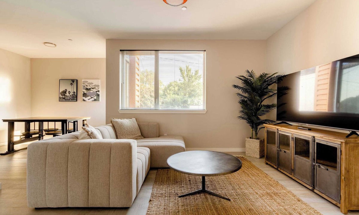 Belmont Apartment | Modern Home in Foodie District - 2BR - Sleeps 4