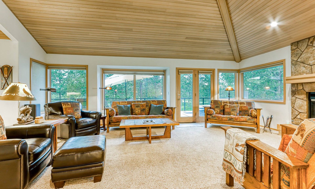 Sunriver House | Modern Home w/Gas Fireplace, Large Deck & Private Hot Tub
