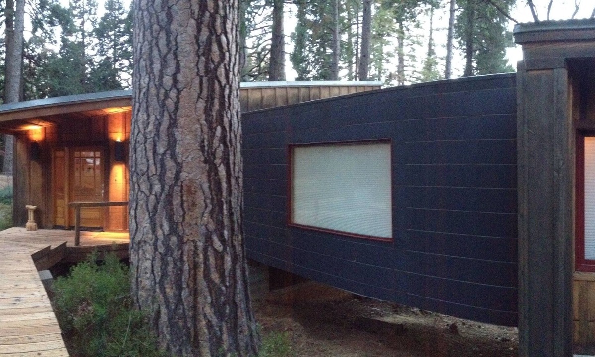 Nevada City House | Modern lives in historical setting