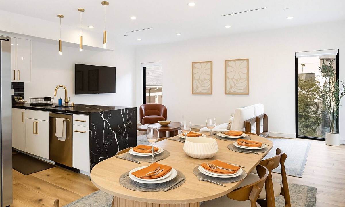 Pico-Union House | 🌇 Modern Luxury Getaway in the Heart of Downtown Los Angeles.