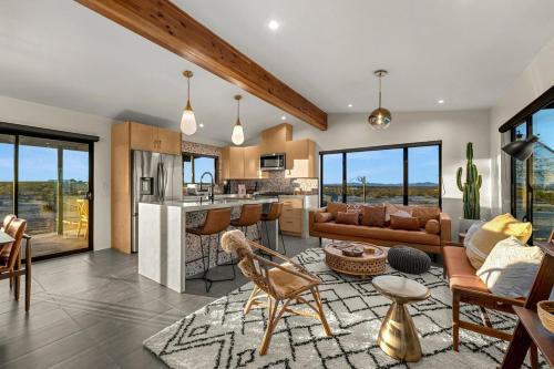 Joshua Tree Apartment | Modern on Mars - NEW Construction - SPA - Fire-pit