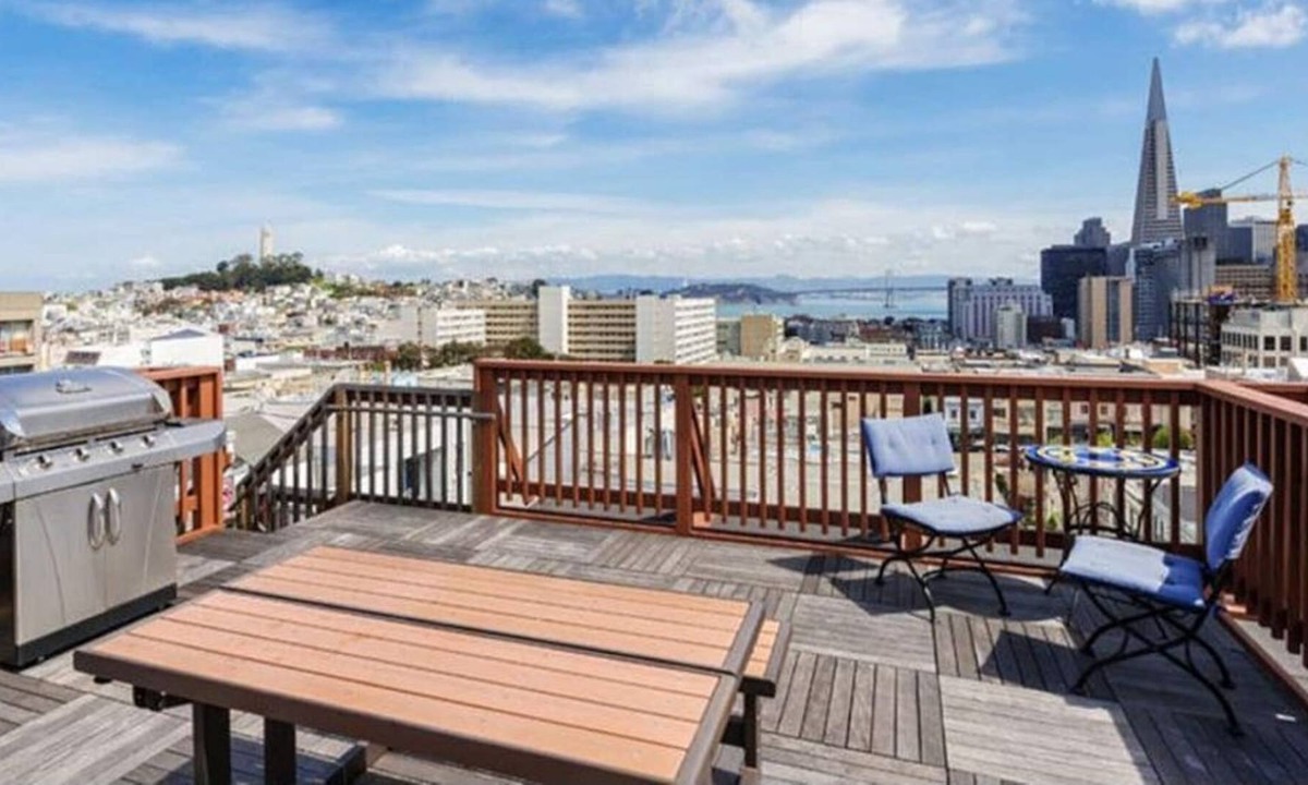 Nob Hill House | Modern PENTHOUSE with Roofdeck + VIEWS (30 day minimum)