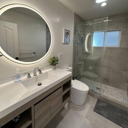 Santa Clara House | Modern, Renovated 5b/3ba near Apple, Kaiser