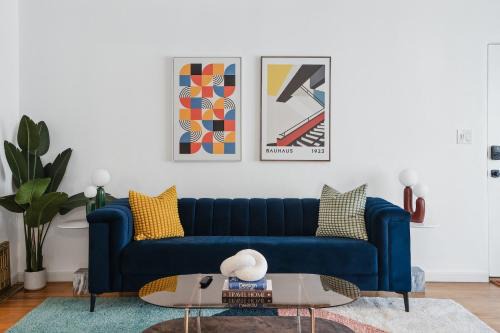 Hillcrest House | Modern Retro Close to DT, Zoo, Parking, Hot Tub