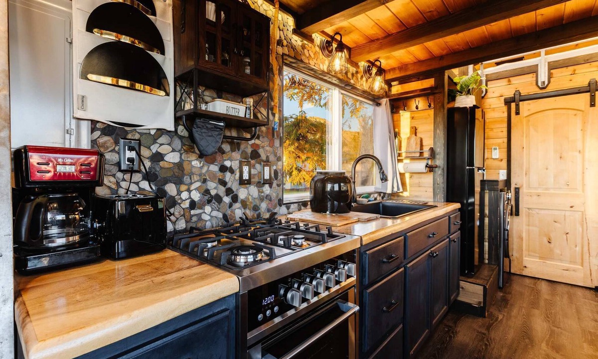 Apple Valley House | Modern Tiny Home Near Zion | Near Trails