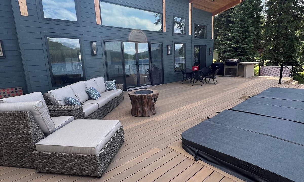 Marion Cabin | Montana McGregor Lake waterfront, sleep 7 in 2 cabins, new with swim spa & dock.