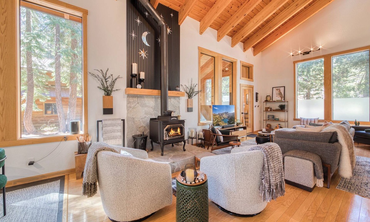 Truckee House | MONTHLY LEASE Owl's Nest By Tahoe Getaways - Tahoe Donner w HOA Access