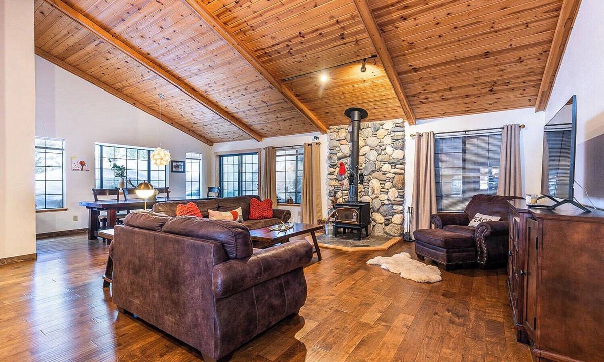 Truckee House | Monthly Lease - Whitetail Trail by Tahoe Getaways - Pet Friendly 2BR