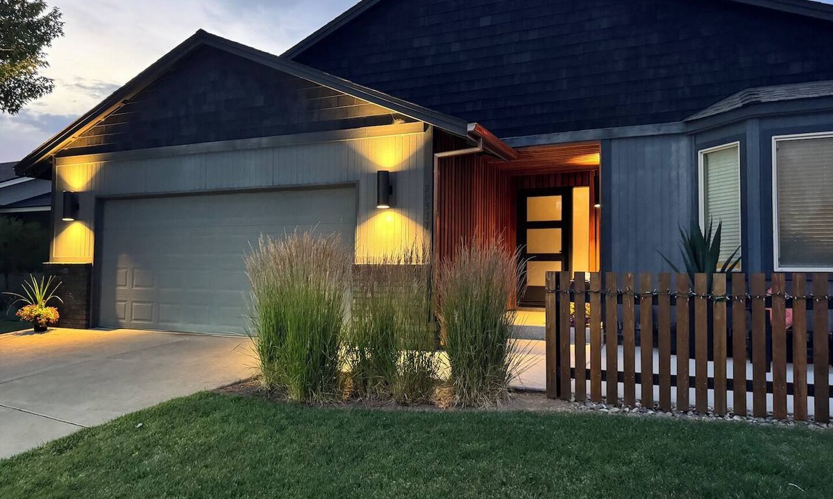 Old Farm District House | MONTHLY STAY Perfect 3-bedroom house with HS internet in beautiful Bend