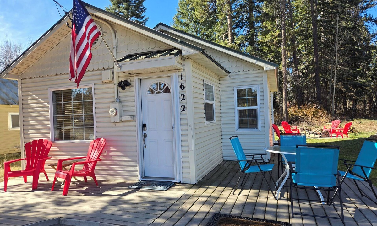 Nampa Cottage | Moonlight Cottage-Great Fire Pit! Walk to Marina, Ponderosa Park or Downtown!
