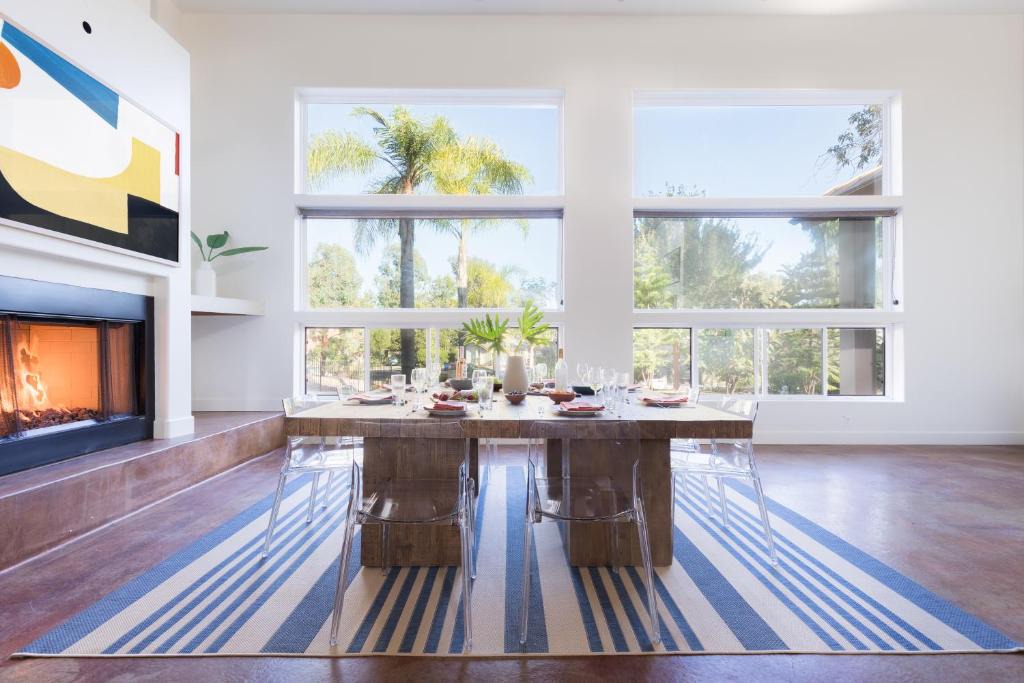 Henie Hills House | Moreno by AvantStay Modern Home in Oceanside w Fire Pit