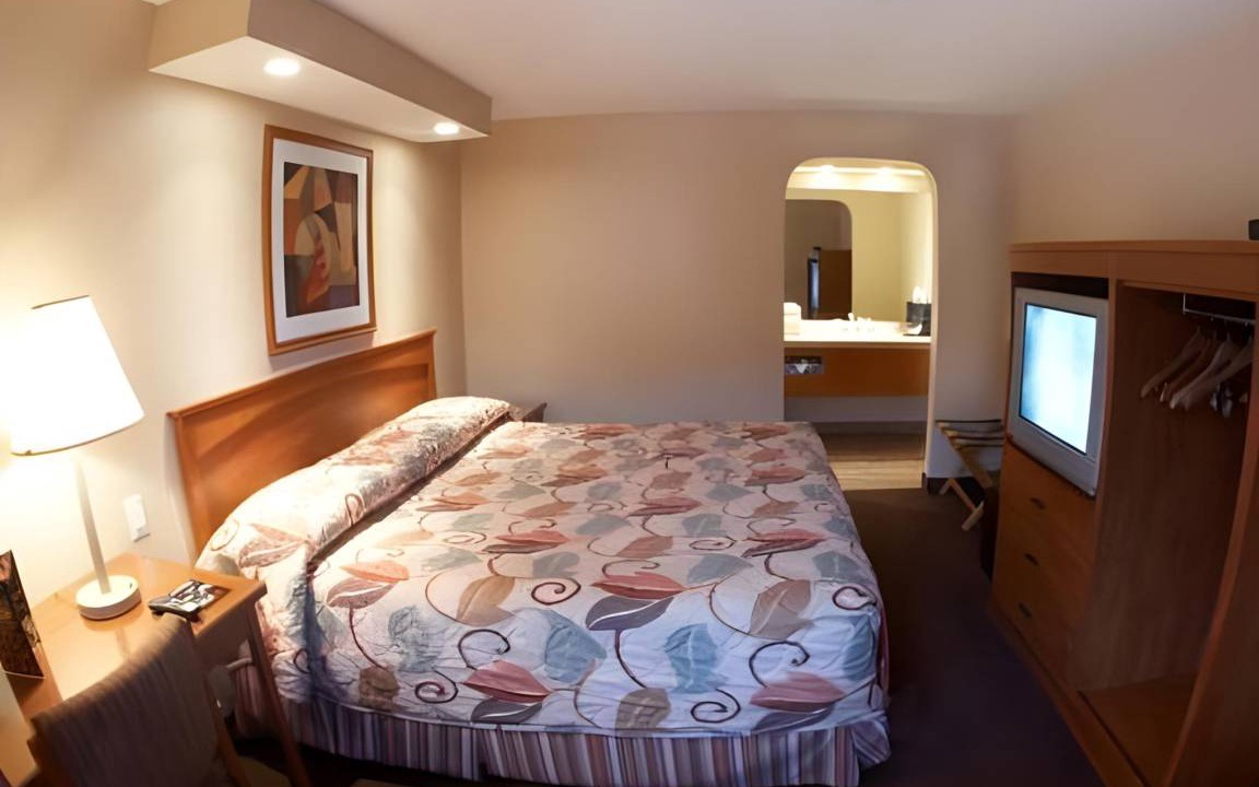 Arroyo Grande Hotel | Motel ∙ 127 guests