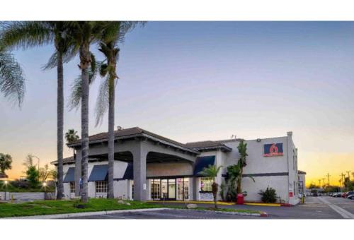 Artesia Hotel | Motel 6 Artesia CA