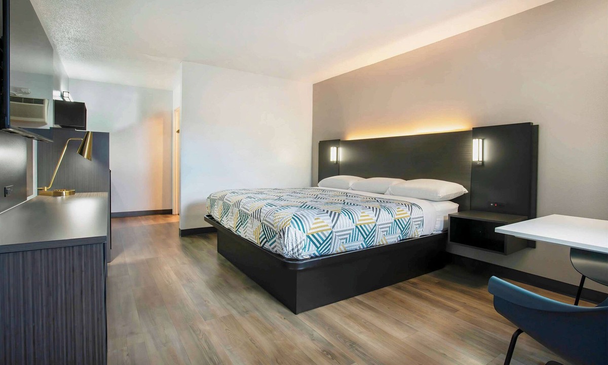 Larkspur Hotel | Motel 6 Bend, OR