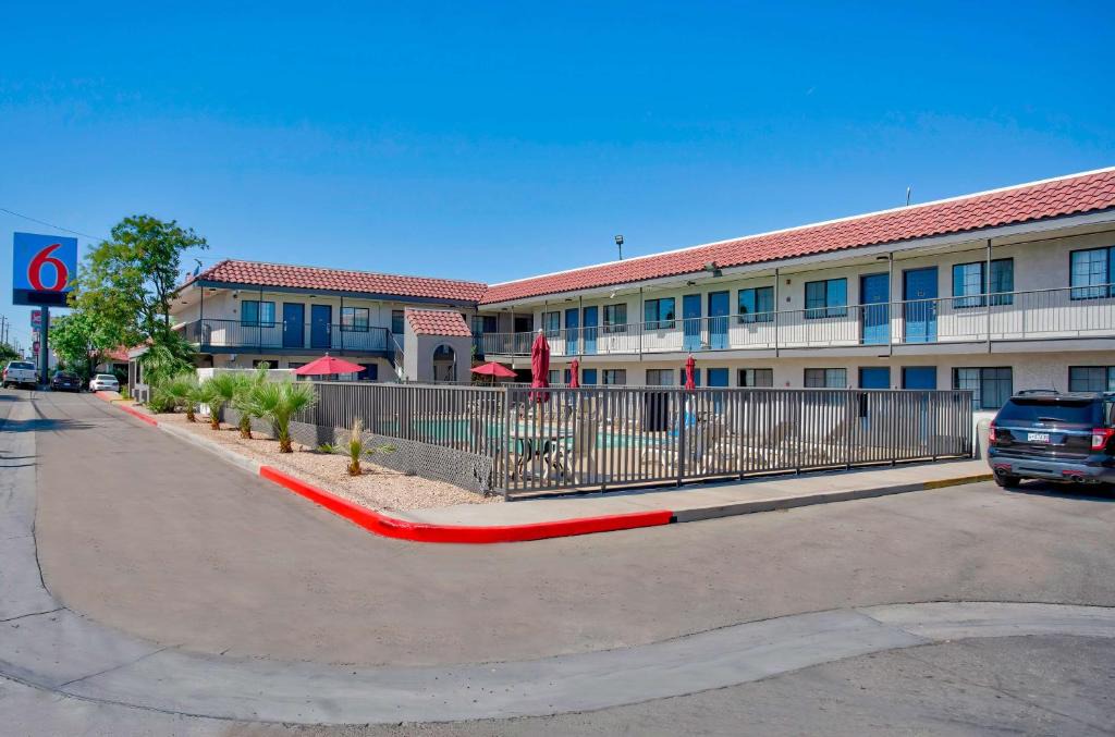 Kingman Hotel | Motel 6-Kingman, AZ - Route 66 East