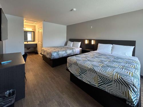 Lake Elsinore Hotel | Motel 6 Lake Elsinore, CA