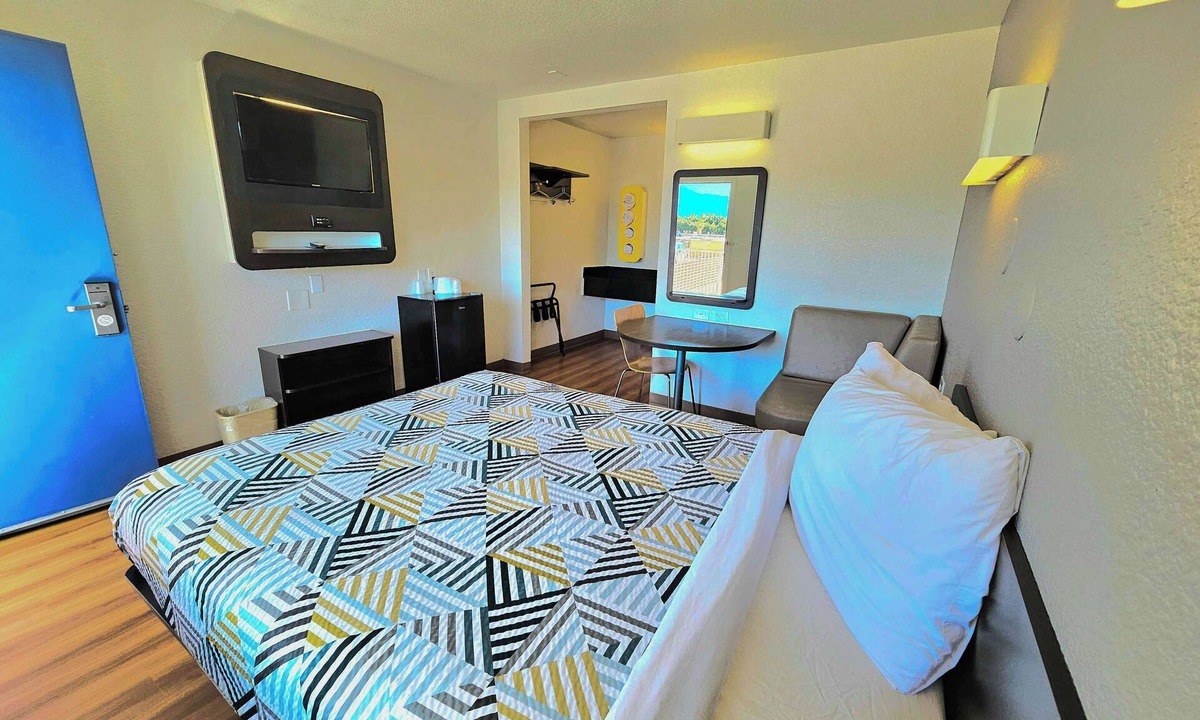 Palm Desert Hotel | Motel 6 Palm Desert, CA - Palm Springs Area