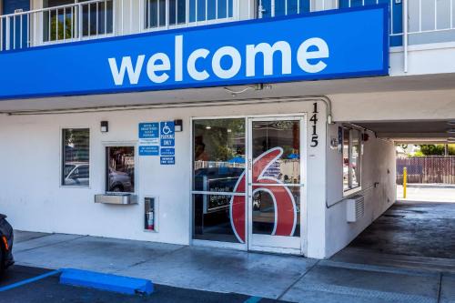 Central Sacramento Hotel | Motel 6 Sacramento, Ca - Downtown
