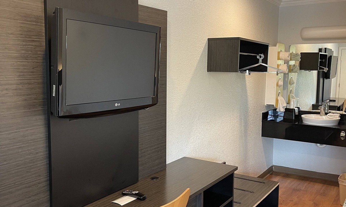 Central Sacramento Hotel | Motel 6 Sacramento, CA - Downtown