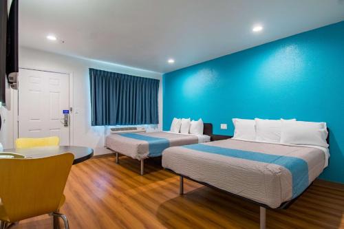 San Bernardino Hotel | Motel 6-San Bernardino, CA - Downtown