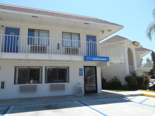 Temecula Hotel | Motel 6-Temecula, CA - Historic Old Town