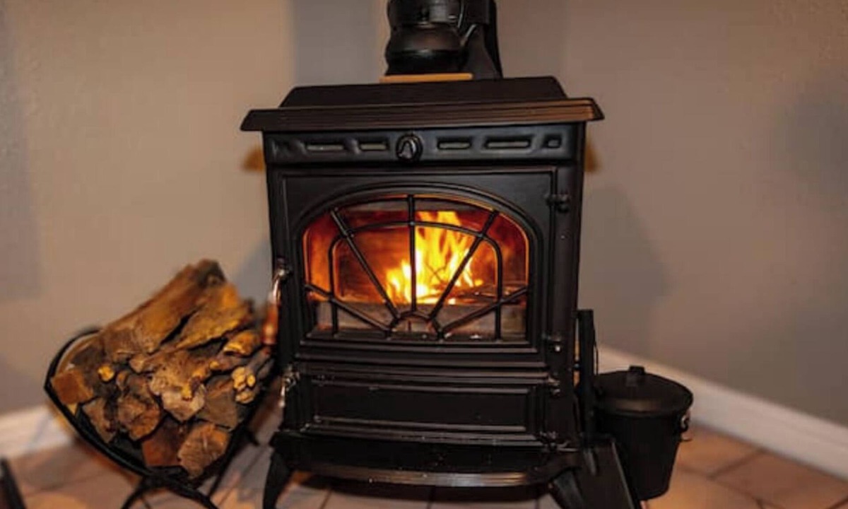 Lincoln Park House | Mountain Azure Tahoe - Hot Tub, Fire Pit, Lake Beach 220 ft, couples retreat