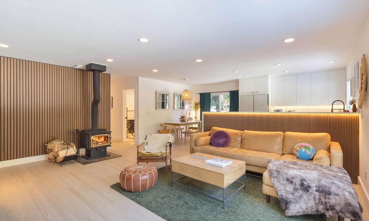 Truckee House | Mountain Modern Retreat with Saltwater Hot tub and Cedar Sauna