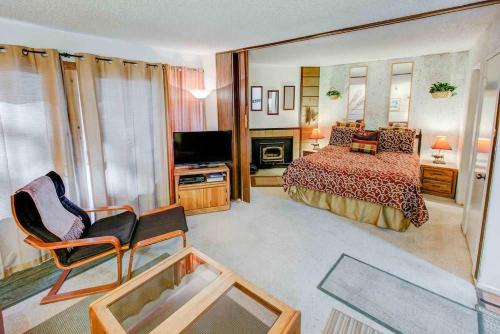 Mammoth Lakes House | Mountain Shadows #F02 - Near Shuttle & Shopping