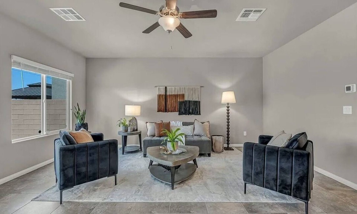Las Vegas House | Mountain-View Oasis — Private Rooms for Rent