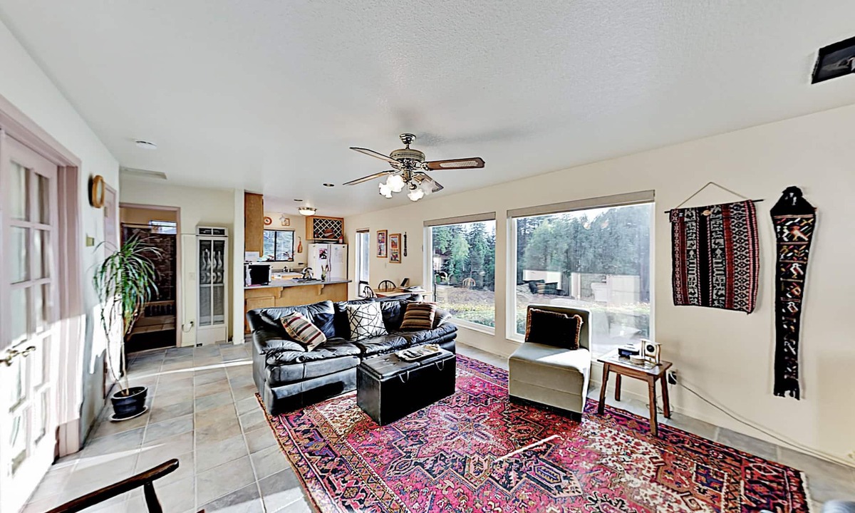 Freestone Cottage | Mountain-view vineyard cottage with private hot tub, dining deck