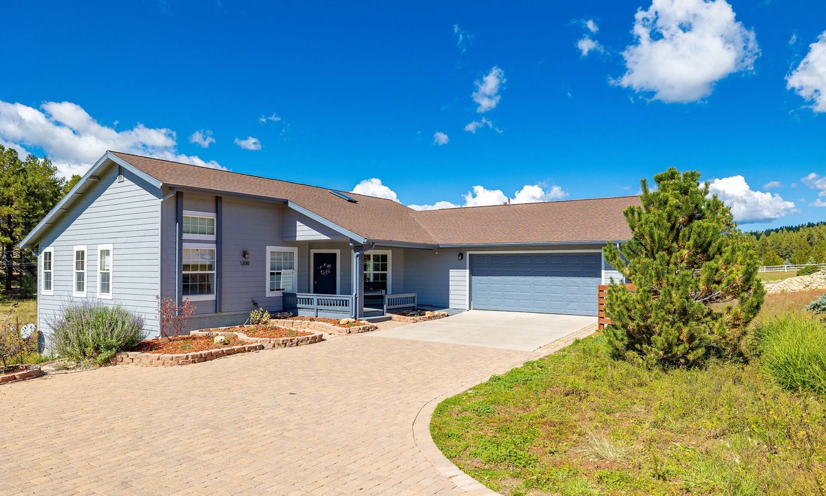 Mountainaire House | Mountainaire Meadows Retreat with AC bordering forest!