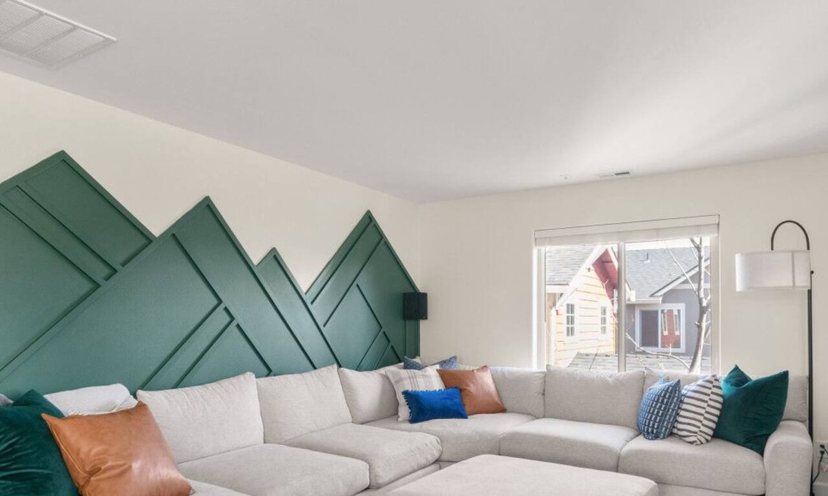 Larkspur Apartment | Movie Theater, Office, Pets! - Stunning Bend Home