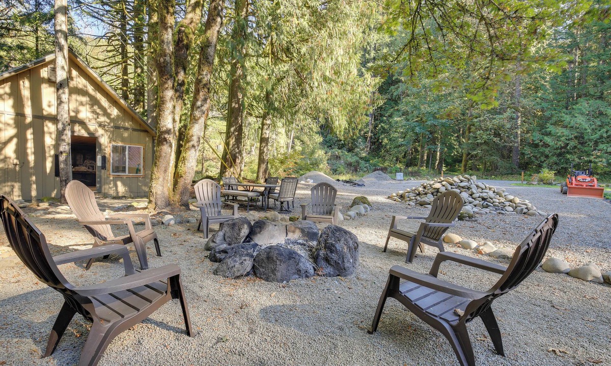 Government Camp Cottage | Mt Hood Launchpad! Cozy Retro Rhododendron Cabin