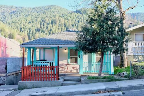 Dunsmuir House | Mt Shasta Basecamp