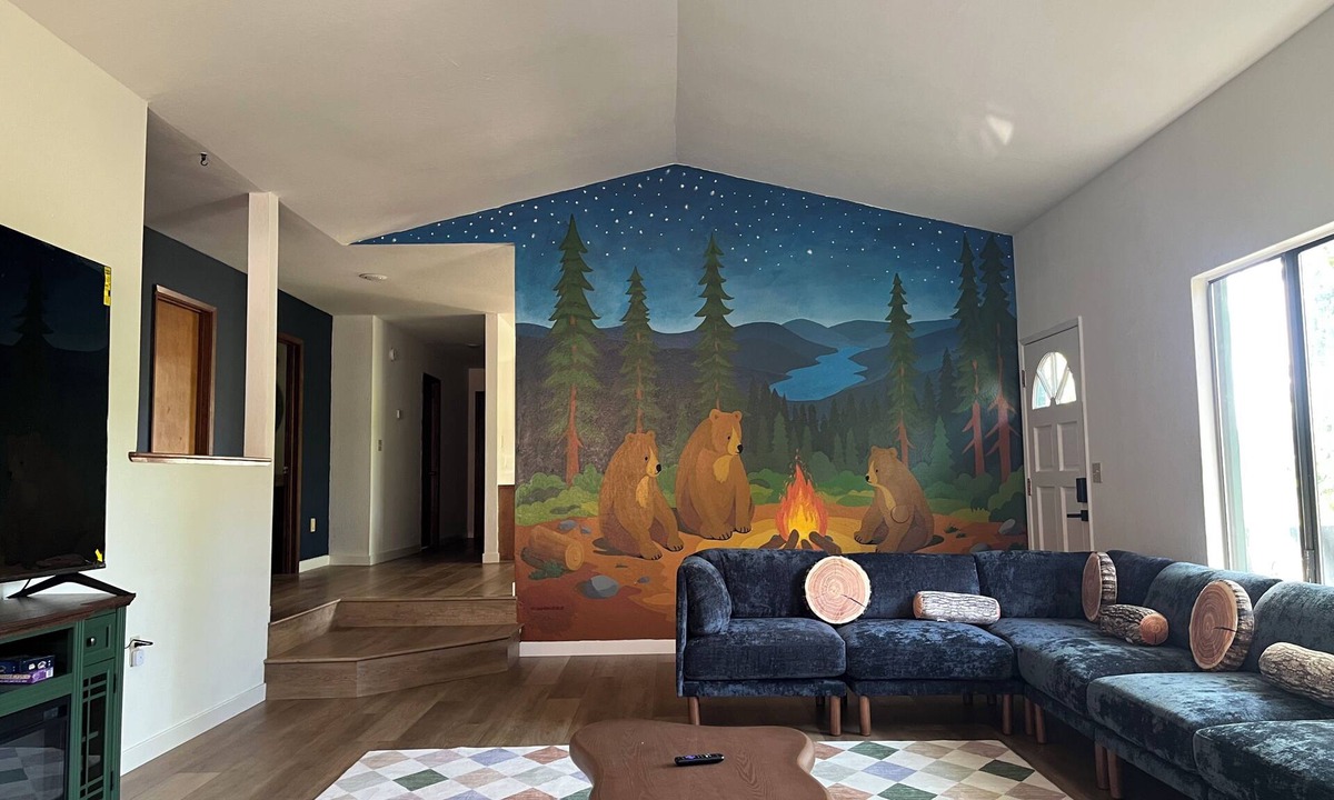 Murphys House | Murphys - BirdNest Cabin GameRoom 85 in Tv ~Hand-paint Murals~