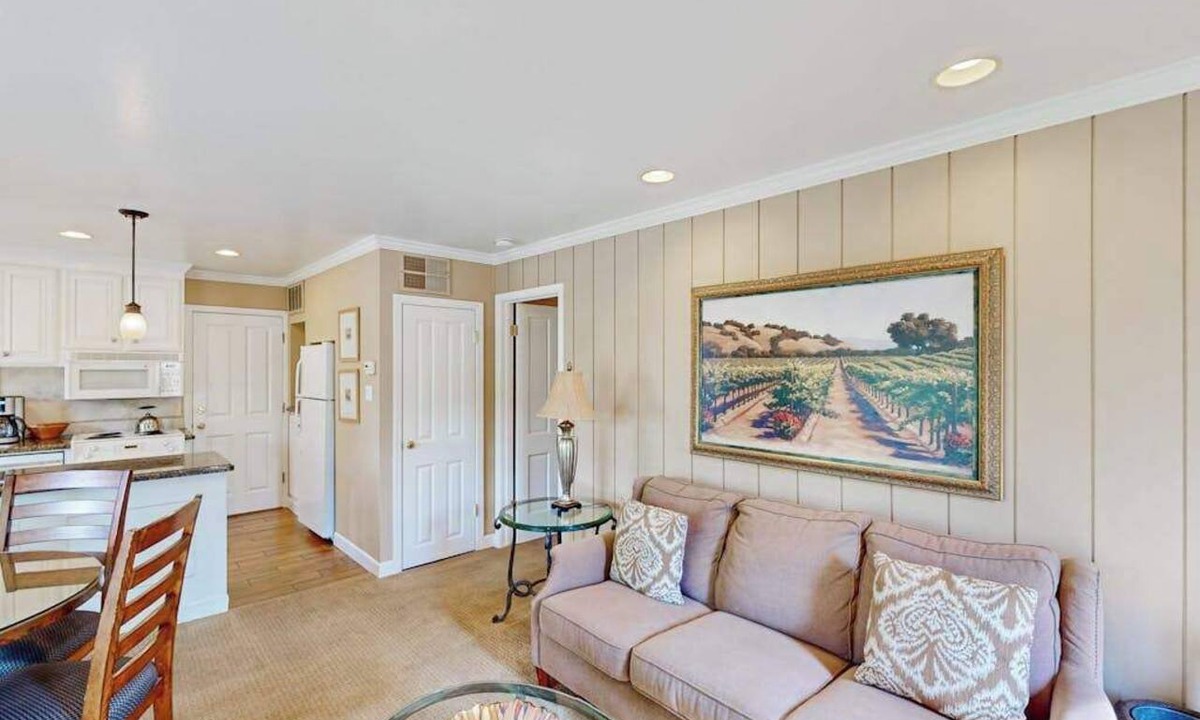 Napa Condo | Napa 1BR Silverado condo with two patios, fireplace & pool access