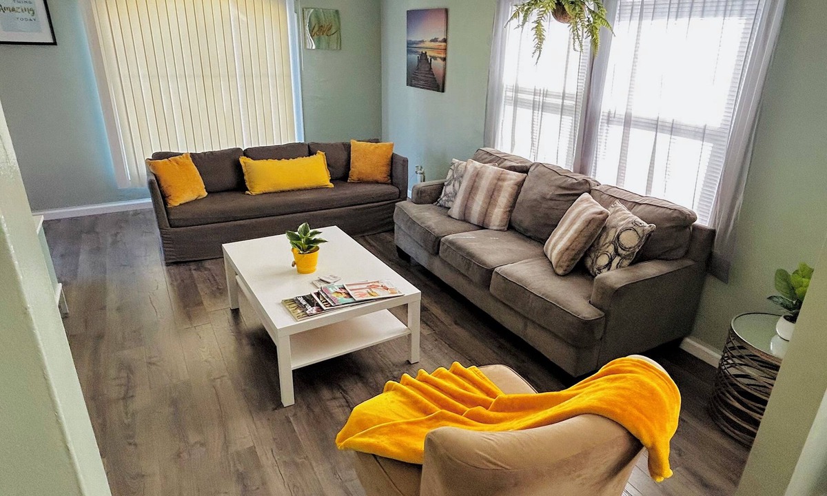 Vallejo House | Napa SF near all popular locations! PET FRIENDLY. King Bed Near Wine Country.