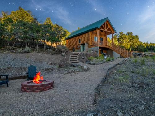 Alton House | National Parks - Cowboy Hot tub and UFO Sightings