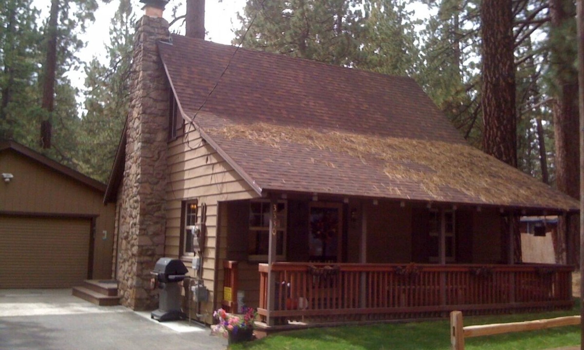 Bijou Pines Cabin | “Naughty but Nice" Knotty-Pine Cabin - Near the LAKE!