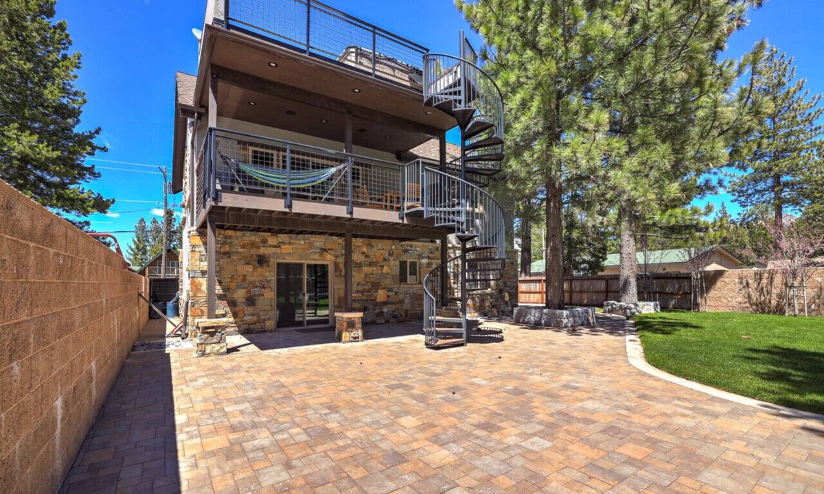 Tahoe Paradise House | Navahoe Nest - Large Luxury Home w Hot Tub