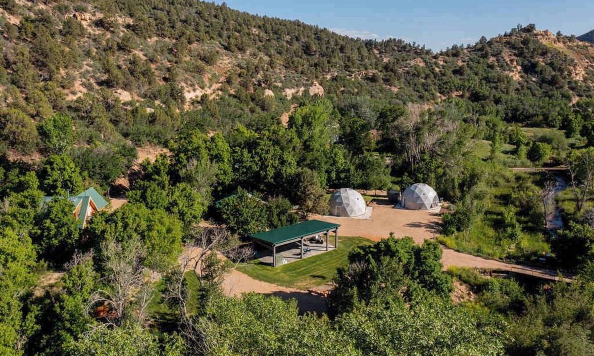 Glendale Cabin | Near National Parks, hot tub & sauna. Sleeps 30
