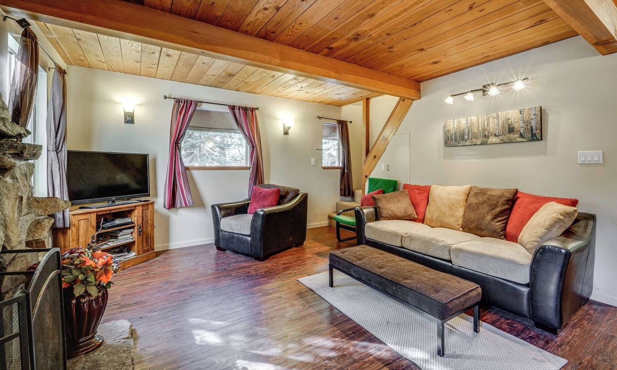 Pla-Vada Woodlands Cabin | Near Slopes, Donner Lake & Trails! Woodsy Retreat