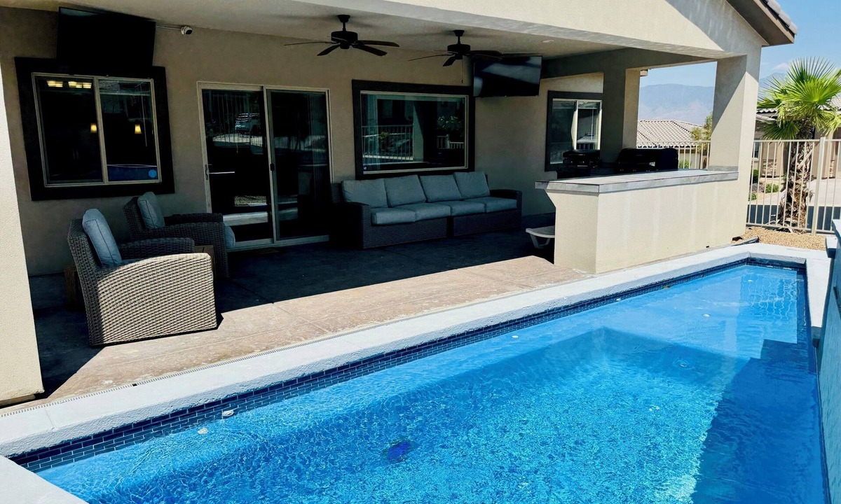 Mesquite House | Nevada Nights Villa by Mesquite Vacation Rentals with Putting Green & Pool!