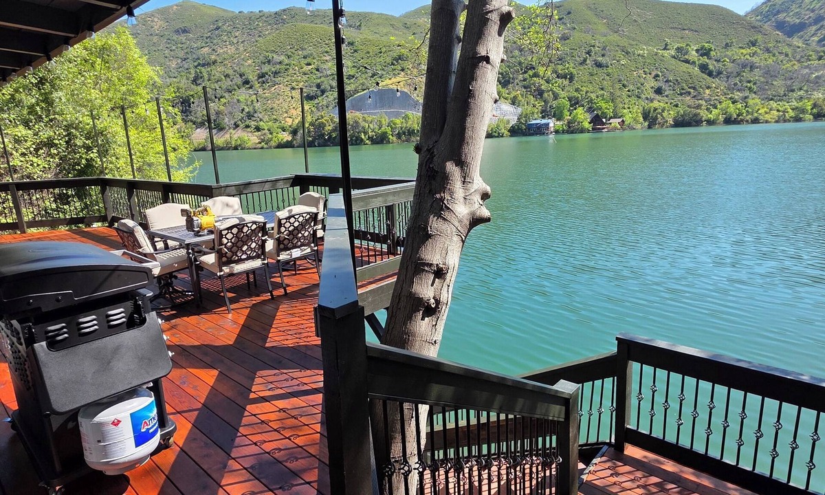 Lakeport House | New 2BR Lake House on Blue Lakes-Private Dock, Large Patio, Fire Pit & Kitchen
