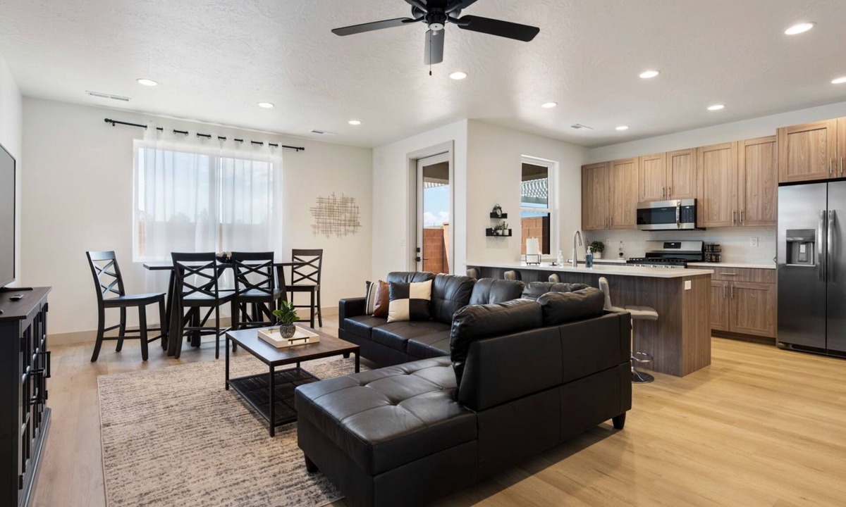 Santa Clara House | New End Unit Townhome- POOL NOW OPEN FOR THE SEASON!