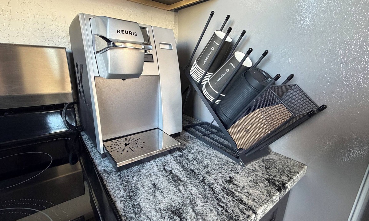 Altamont House | New Furnished 3+ Bedroom House Free WiFi-Parking close to Downtown & Crater Lake