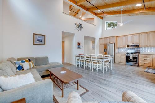 Cleone House | New Home- Minutes from Beach Foosball & Yard