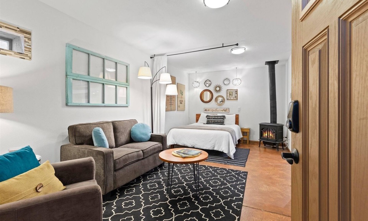 Old Bend House | New Listing! Cozy Historic Studio | Walk to Downtown Bend