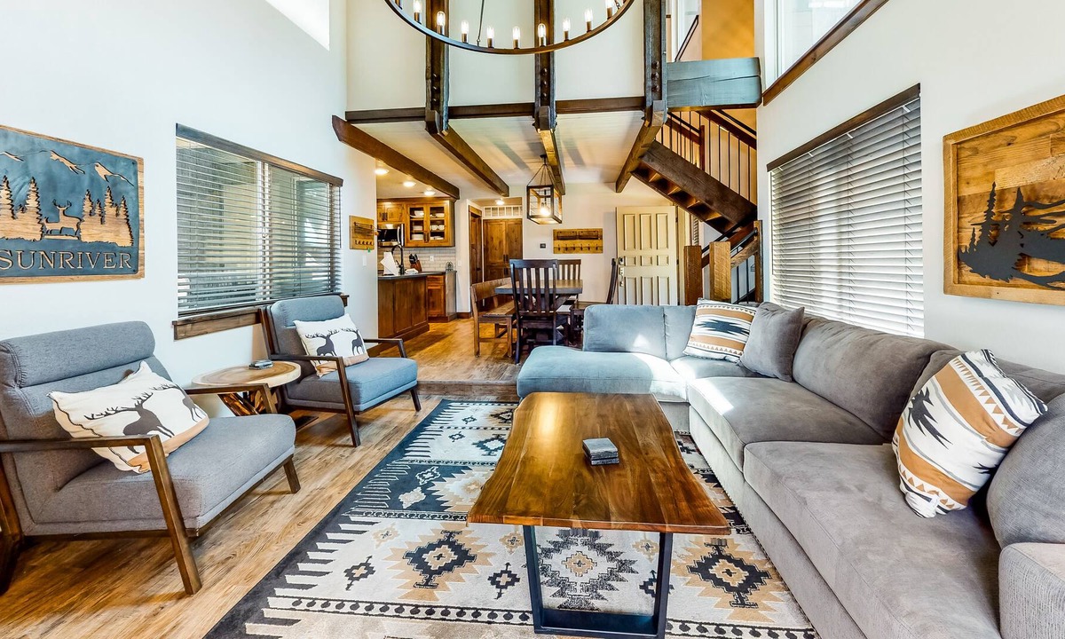 Tennis Village House | New listing! Updated lodge w/ lovely interior within walking distance of Village