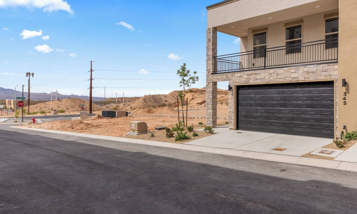 Bunkerville House | New Luxury Townhome Near Golf, Trails & Casinos Sleeps 8 in charming Mesquite